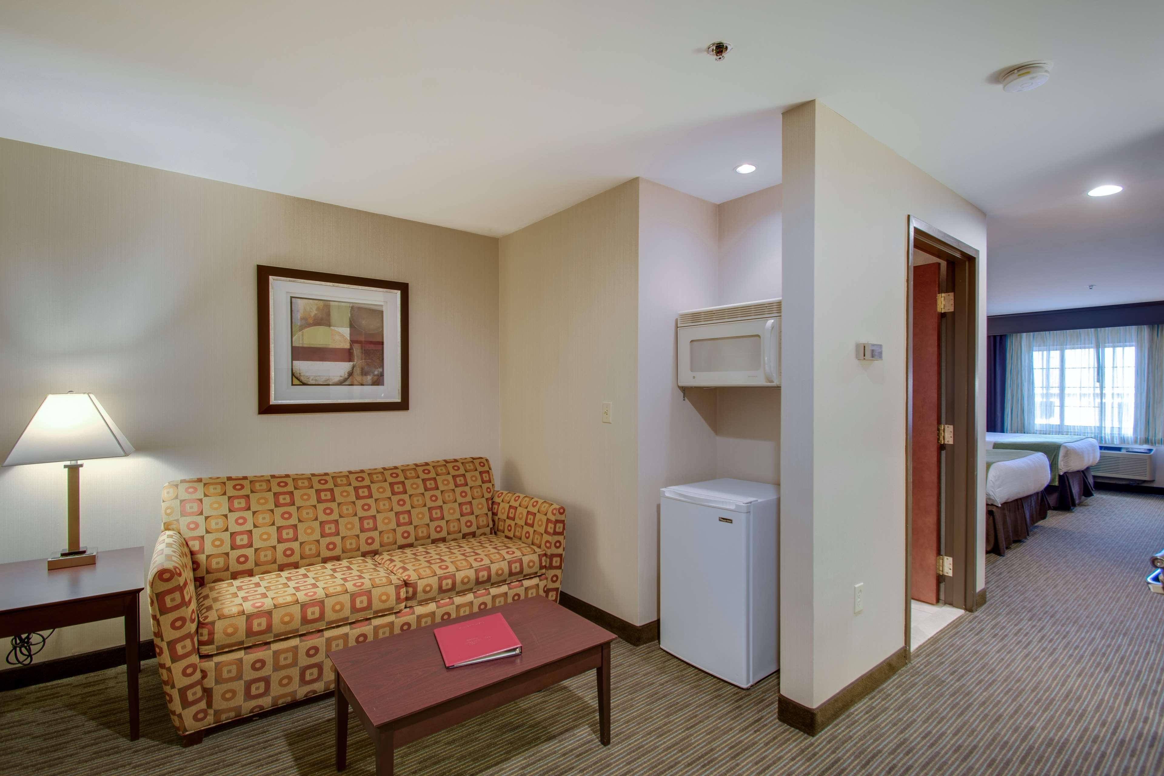 Best Western Plus, The Inn At Hampton Exteriör bild