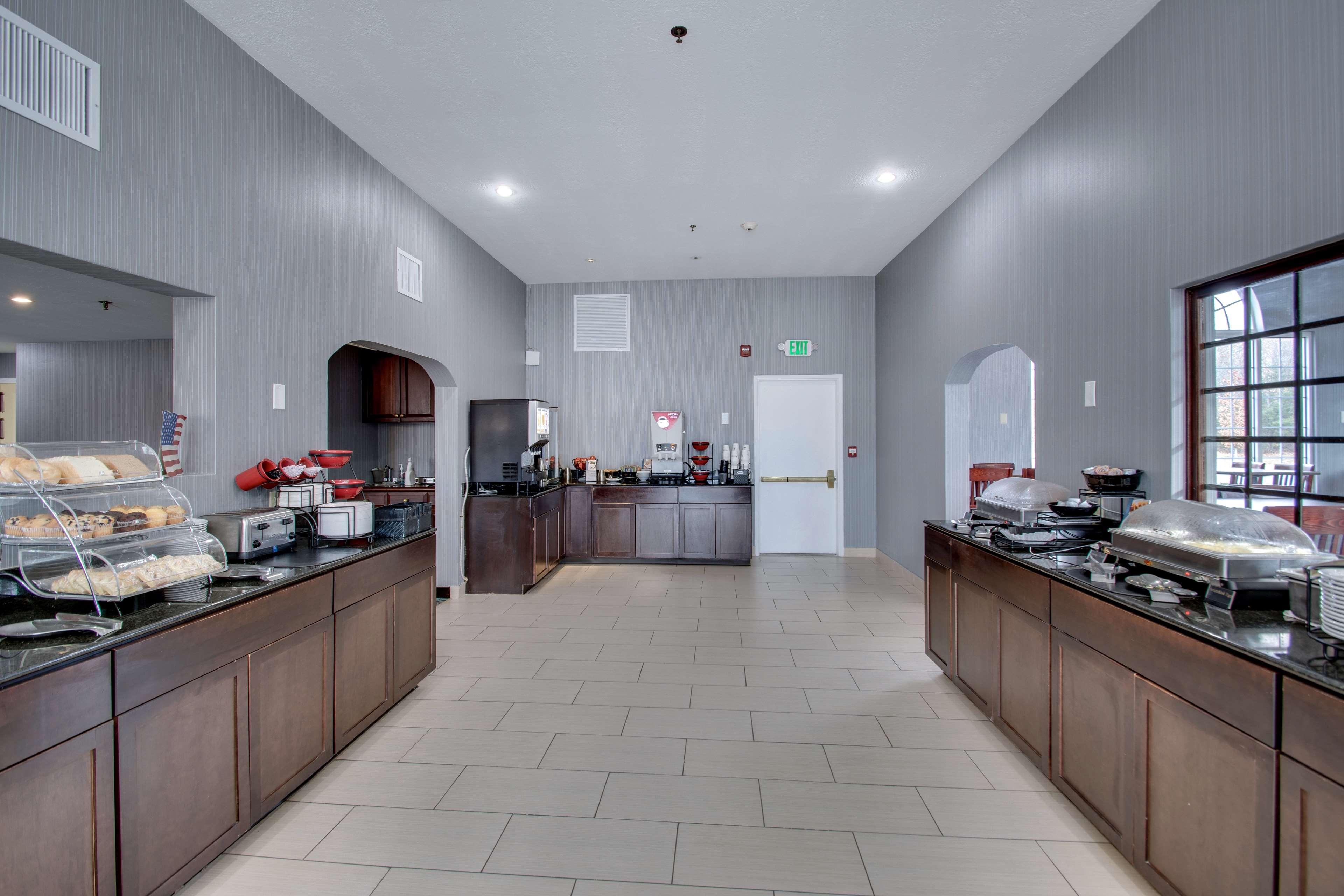 Best Western Plus, The Inn At Hampton Exteriör bild