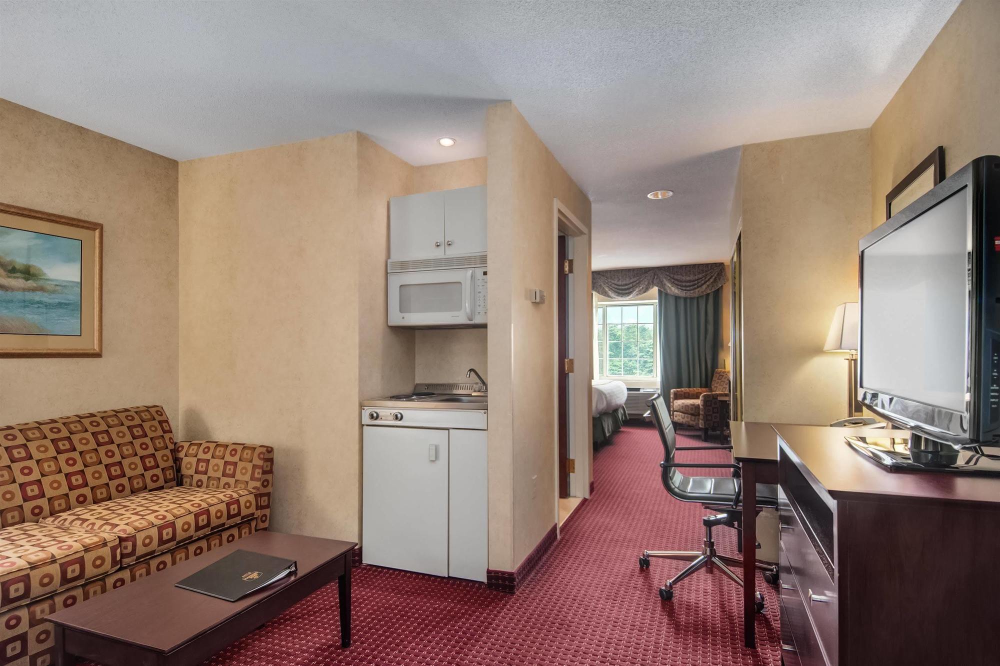 Best Western Plus, The Inn At Hampton Exteriör bild