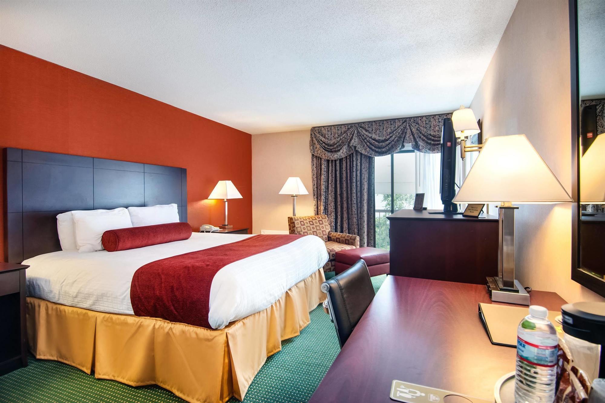 Best Western Plus, The Inn At Hampton Exteriör bild