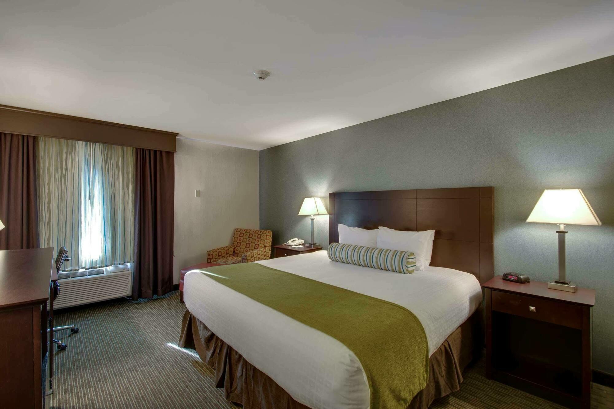 Best Western Plus, The Inn At Hampton Exteriör bild