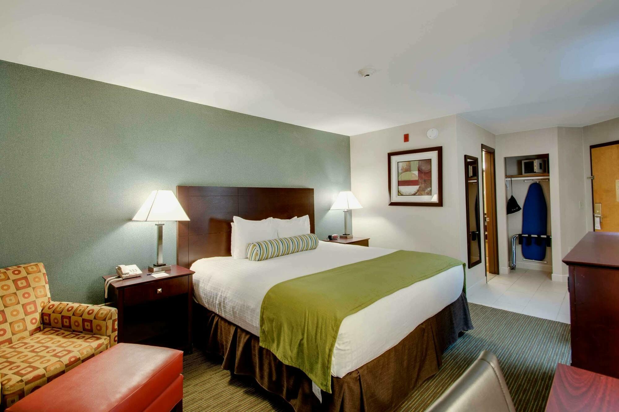 Best Western Plus, The Inn At Hampton Exteriör bild